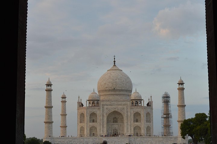 Same Day Agra Taj Mahal Gatiman Express Train Tour